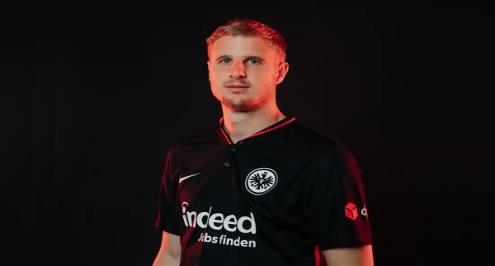 بعد عامين من اعتزاله.. المدافع النمساوي هينتريجر يعود للملاعب